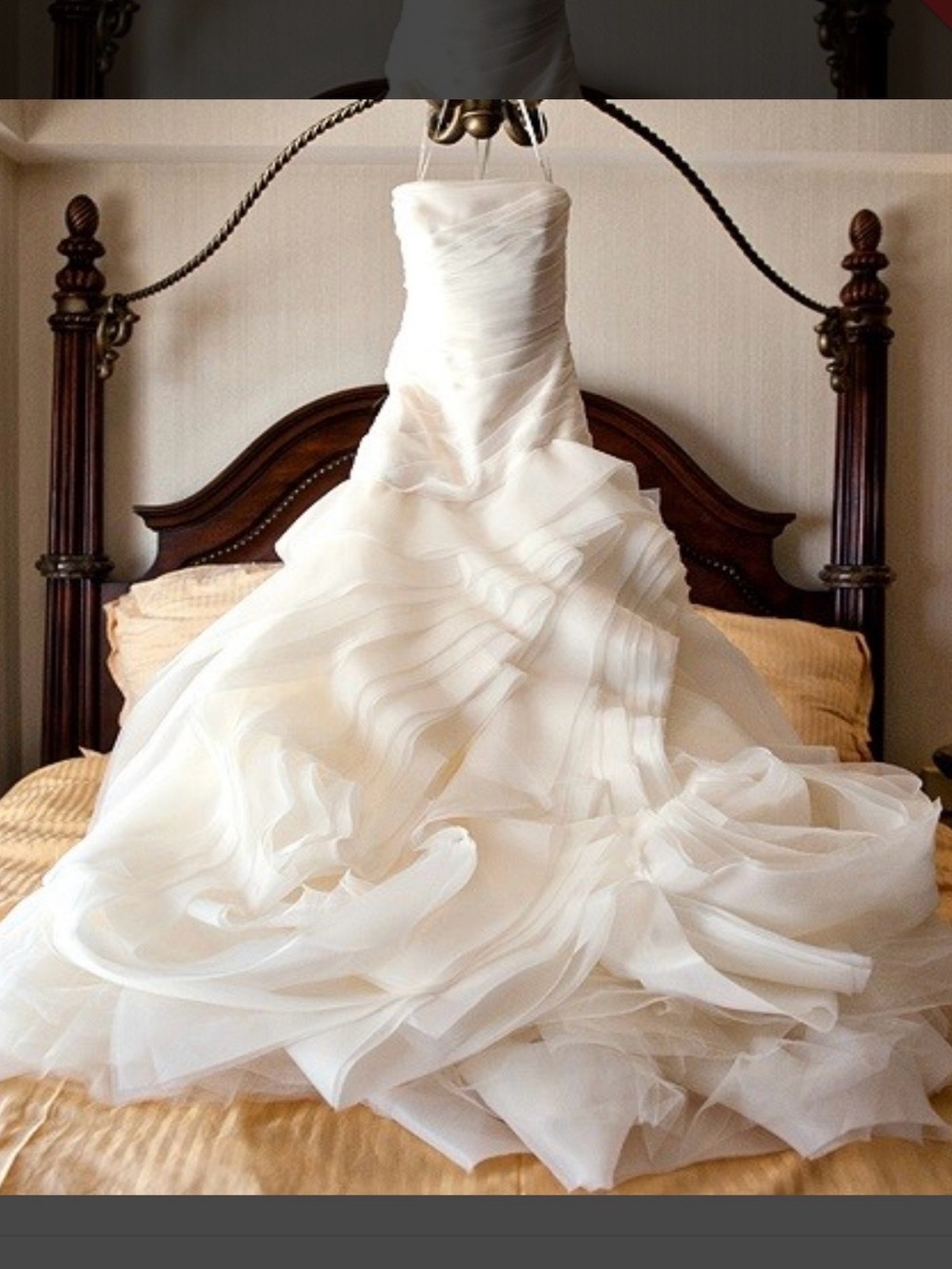 Vera Wang Ivory Strapless Ruffled Fit & Flair Gown Wedding Dress